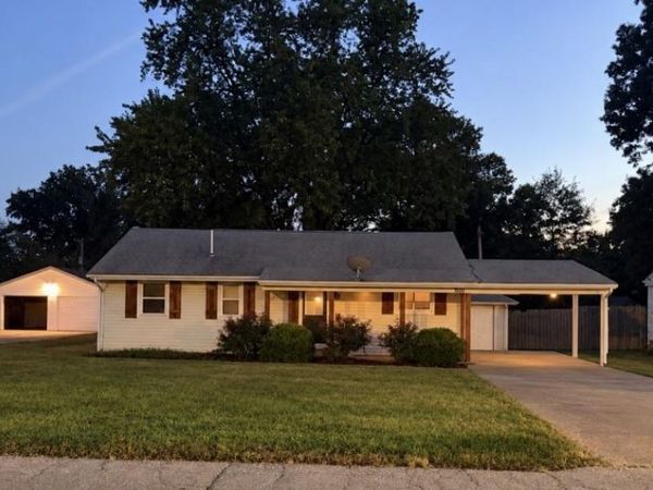 806 Vosholl Avenue , Warrenton, MO 63383