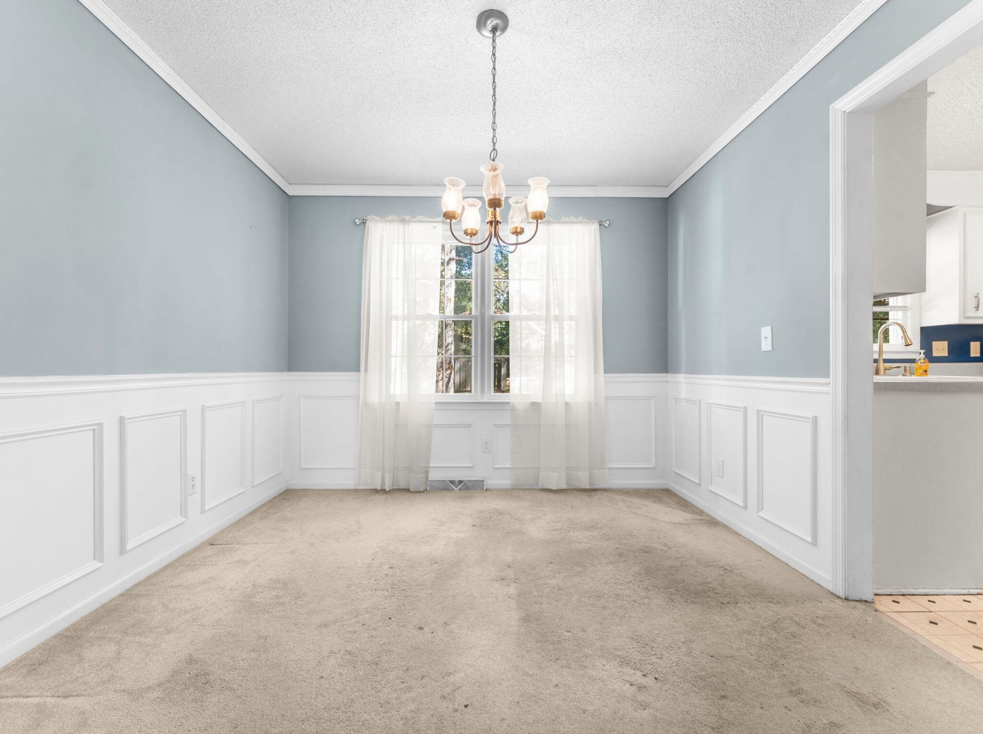 107 Dunbury Drive Photo 7