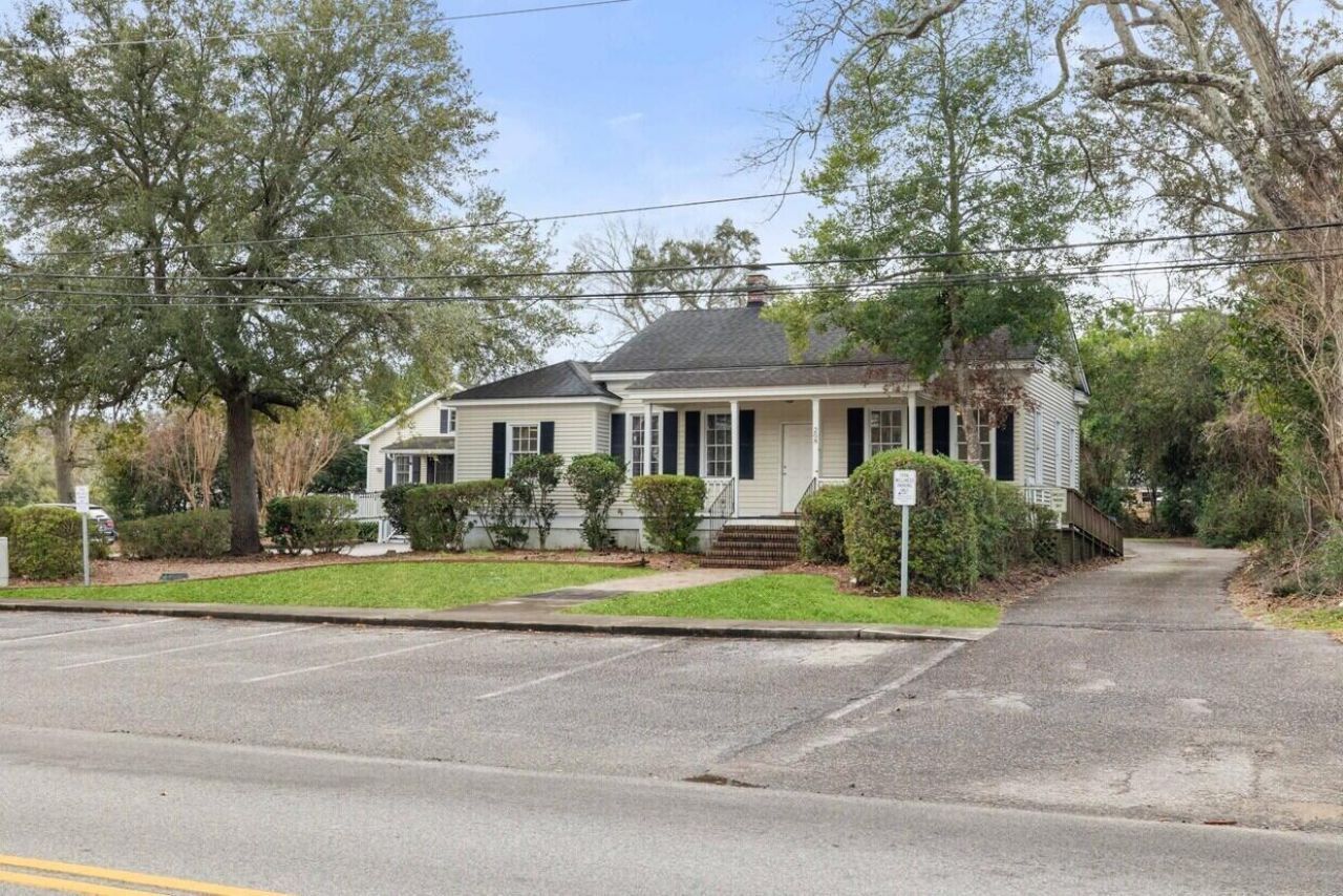 208 E 2nd North Street  Photo 6