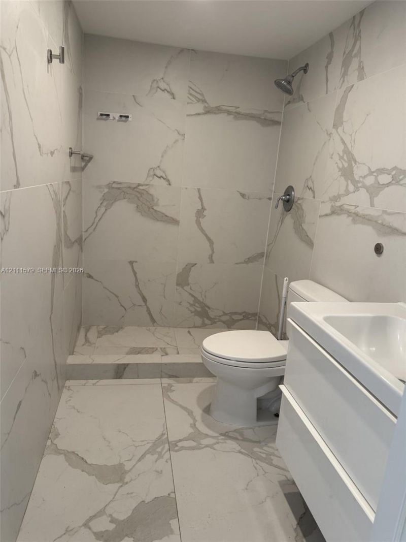 17560 Atlantic Blvd , Unit 106, Sunny Isles Beach, FL 33160 Photo