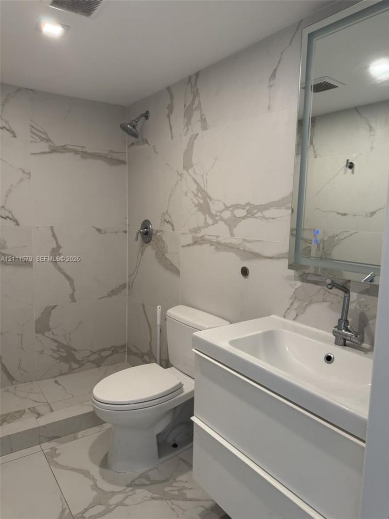 17560 Atlantic Blvd , Unit 106, Sunny Isles Beach, FL 33160 Photo