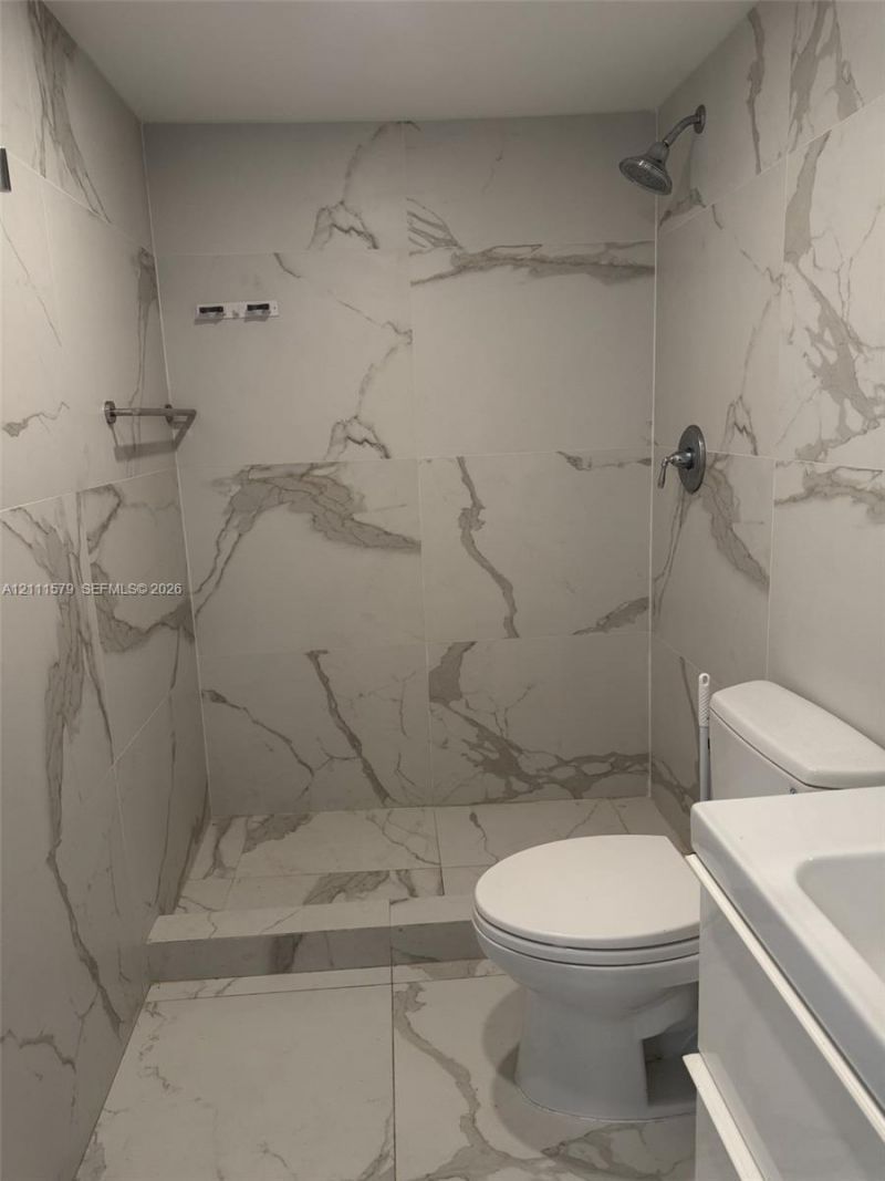 17560 Atlantic Blvd , Unit 106, Sunny Isles Beach, FL 33160 Photo