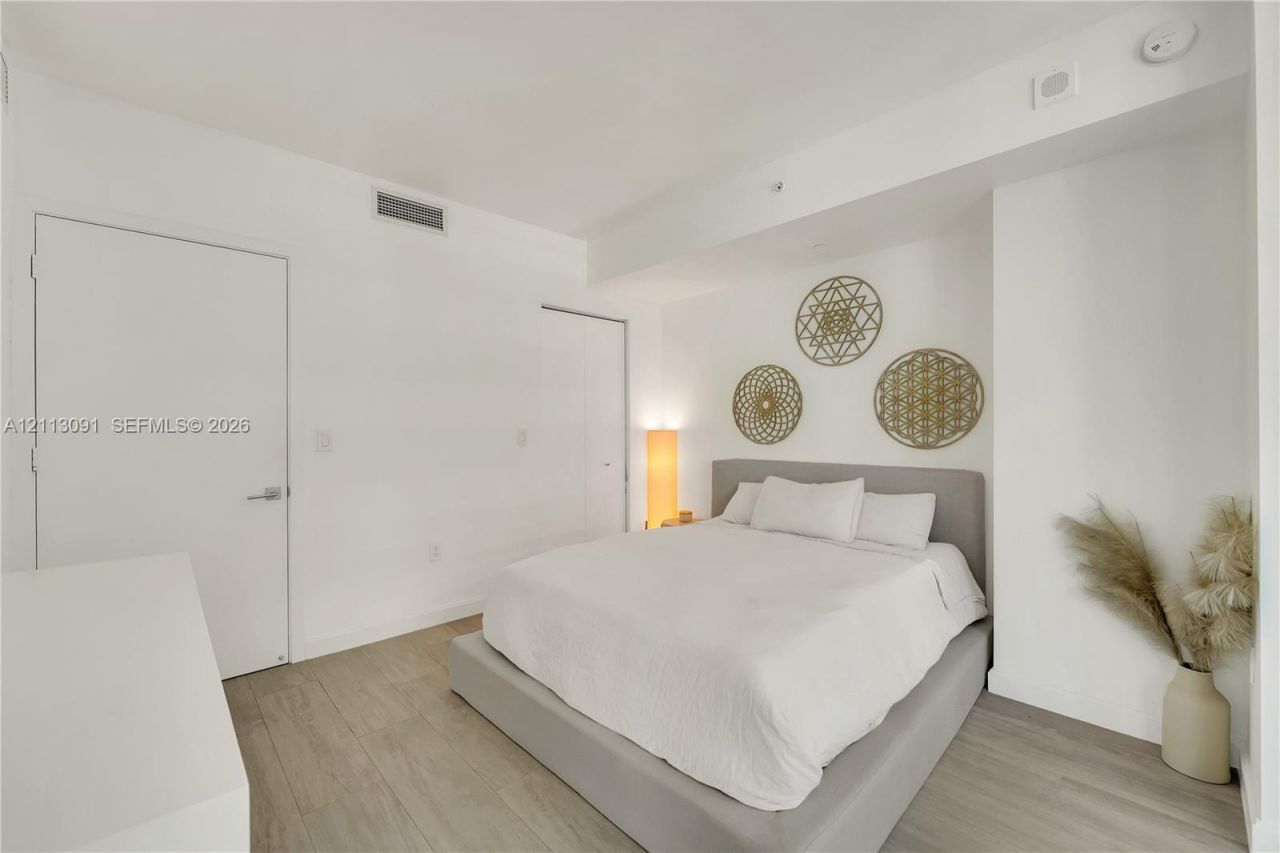 55 SW 9th St , Unit 1802, Miami, FL 33130 Photo