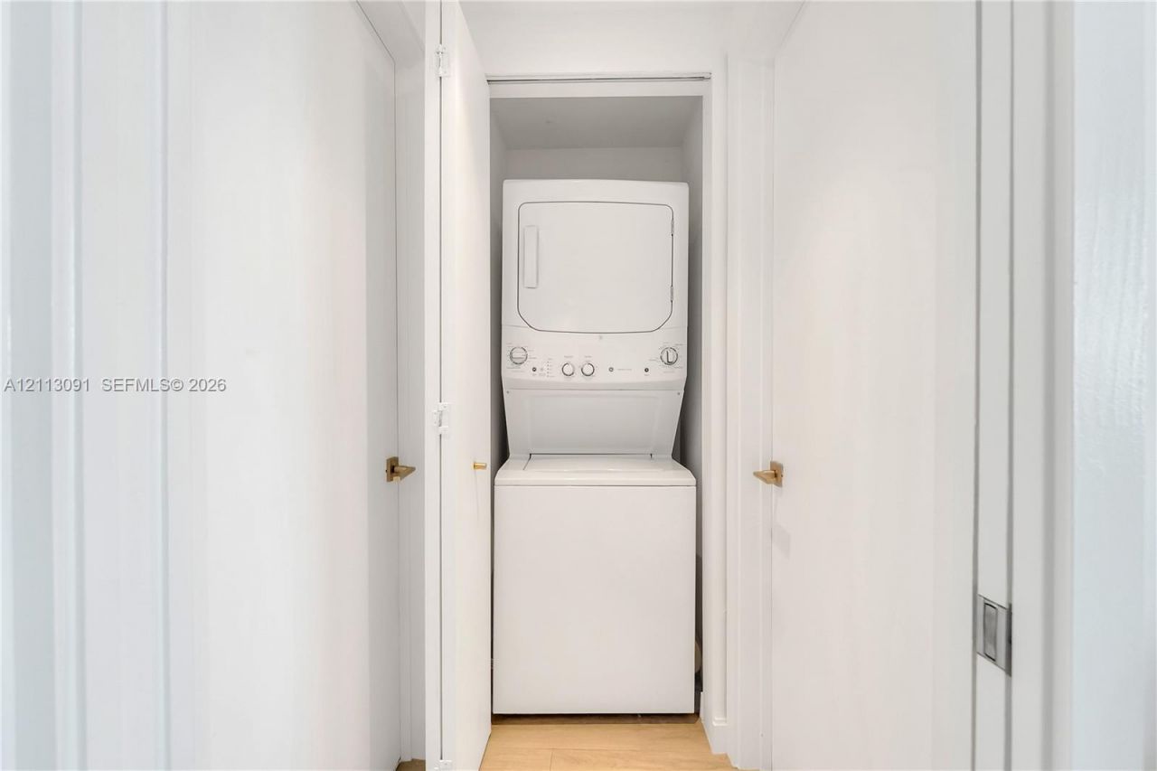 55 SW 9th St , Unit 1802, Miami, FL 33130 Photo
