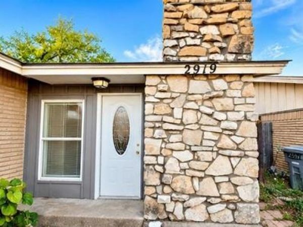 2919 Lourdes Street , Dallas, TX 75211