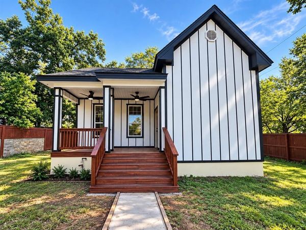 817 N Esplanade Street , Palestine, TX 75801