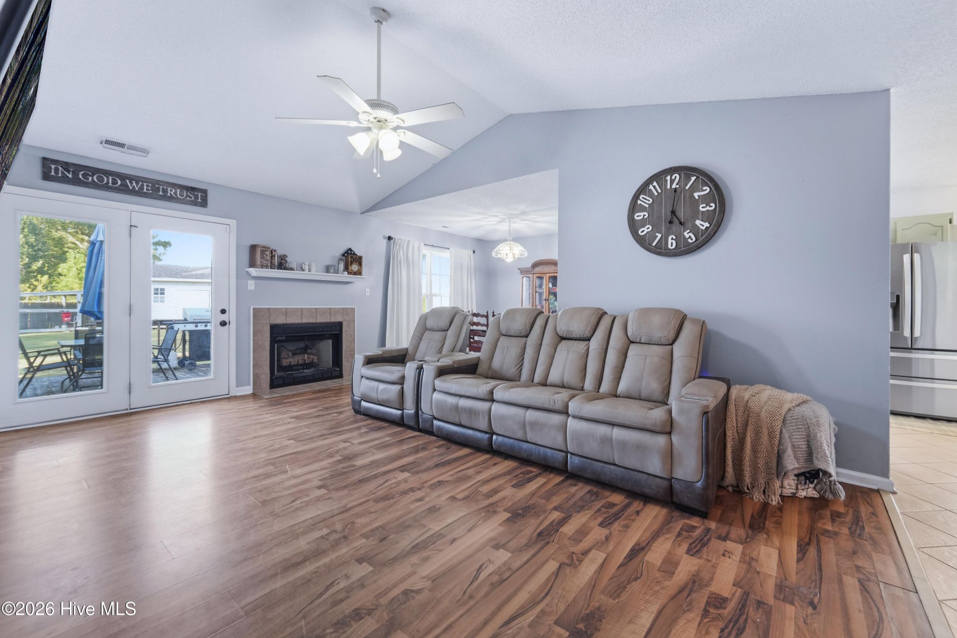 403 Spring Drive  Photo 6