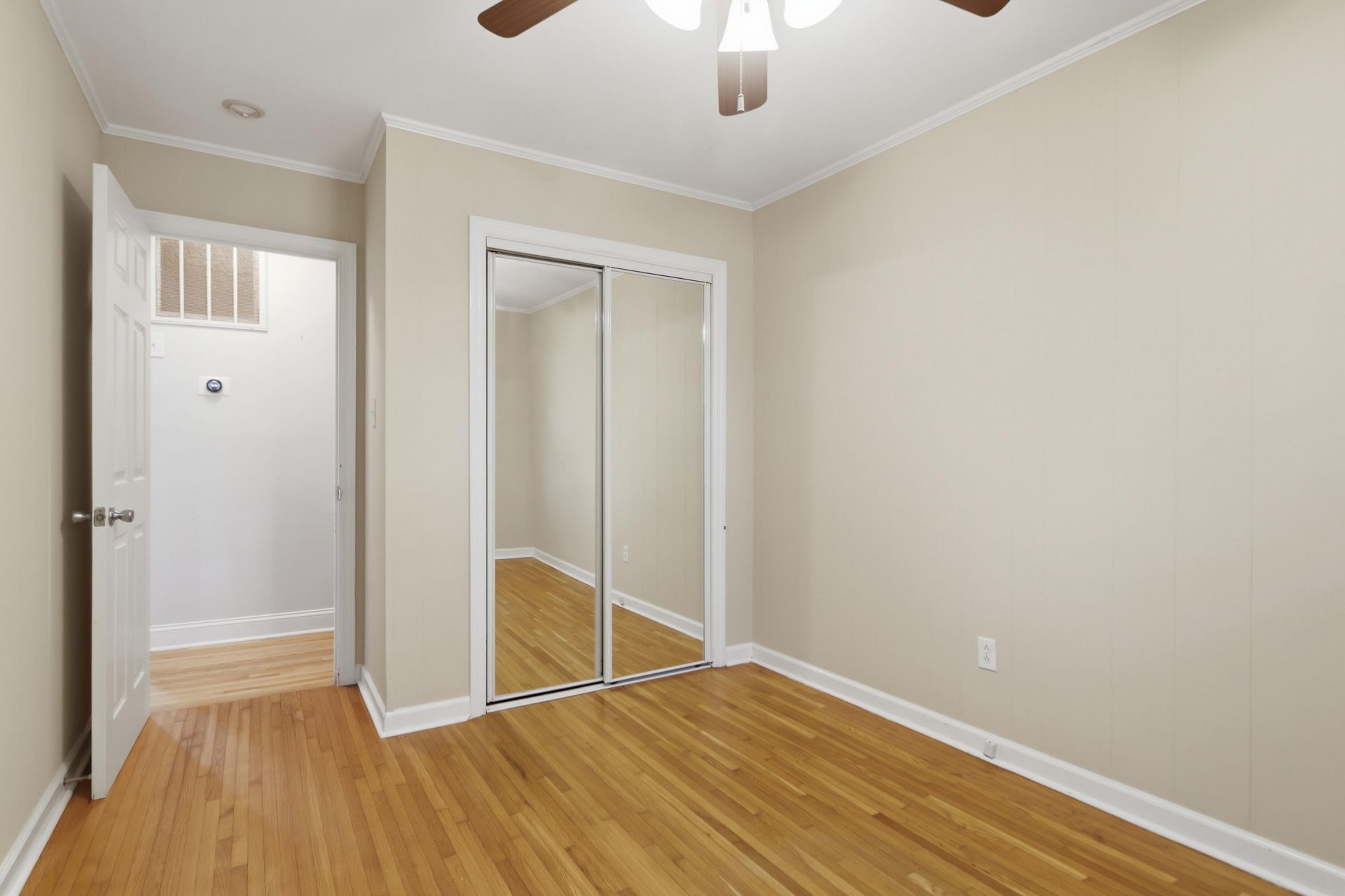1815 Dunbarton Drive Photo 10