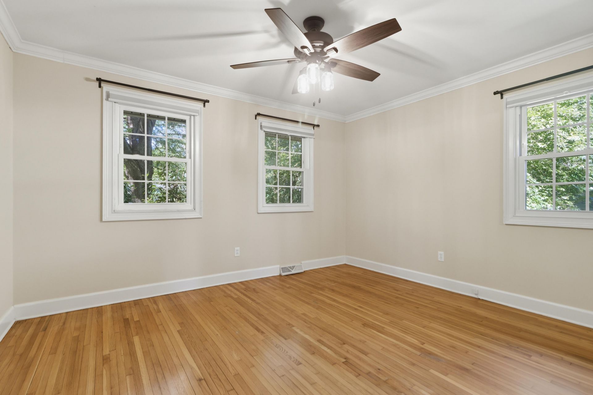1815 Dunbarton Drive Photo 12
