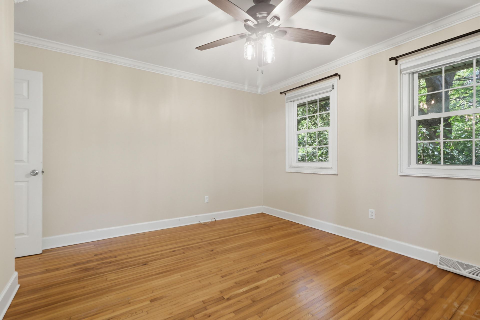 1815 Dunbarton Drive Photo 13