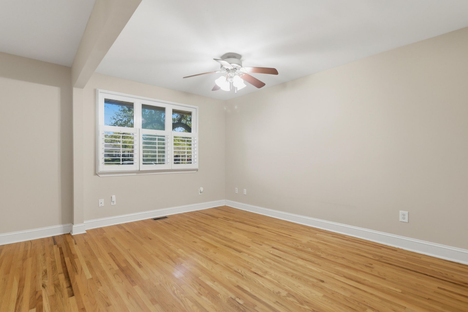 1815 Dunbarton Drive Photo 16