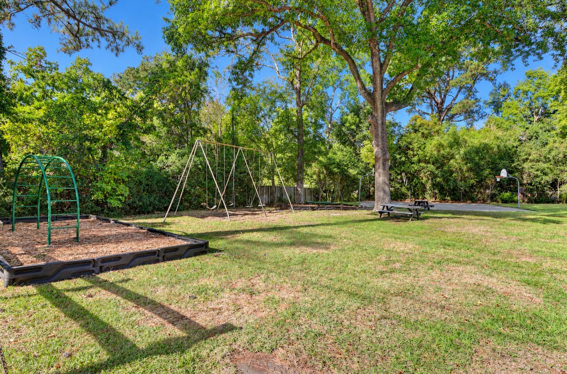 1815 Dunbarton Drive Photo 23