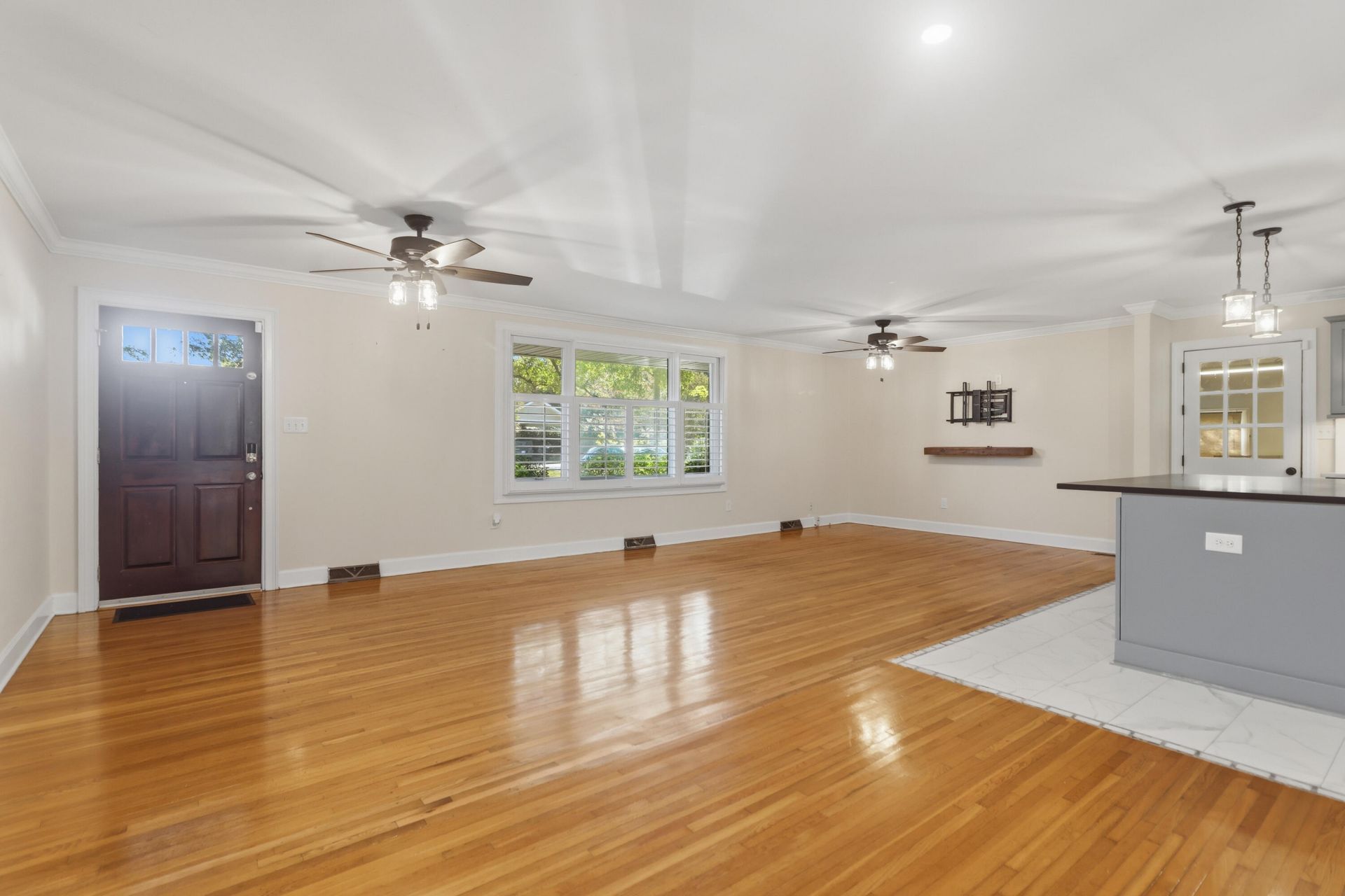 1815 Dunbarton Drive Photo 4