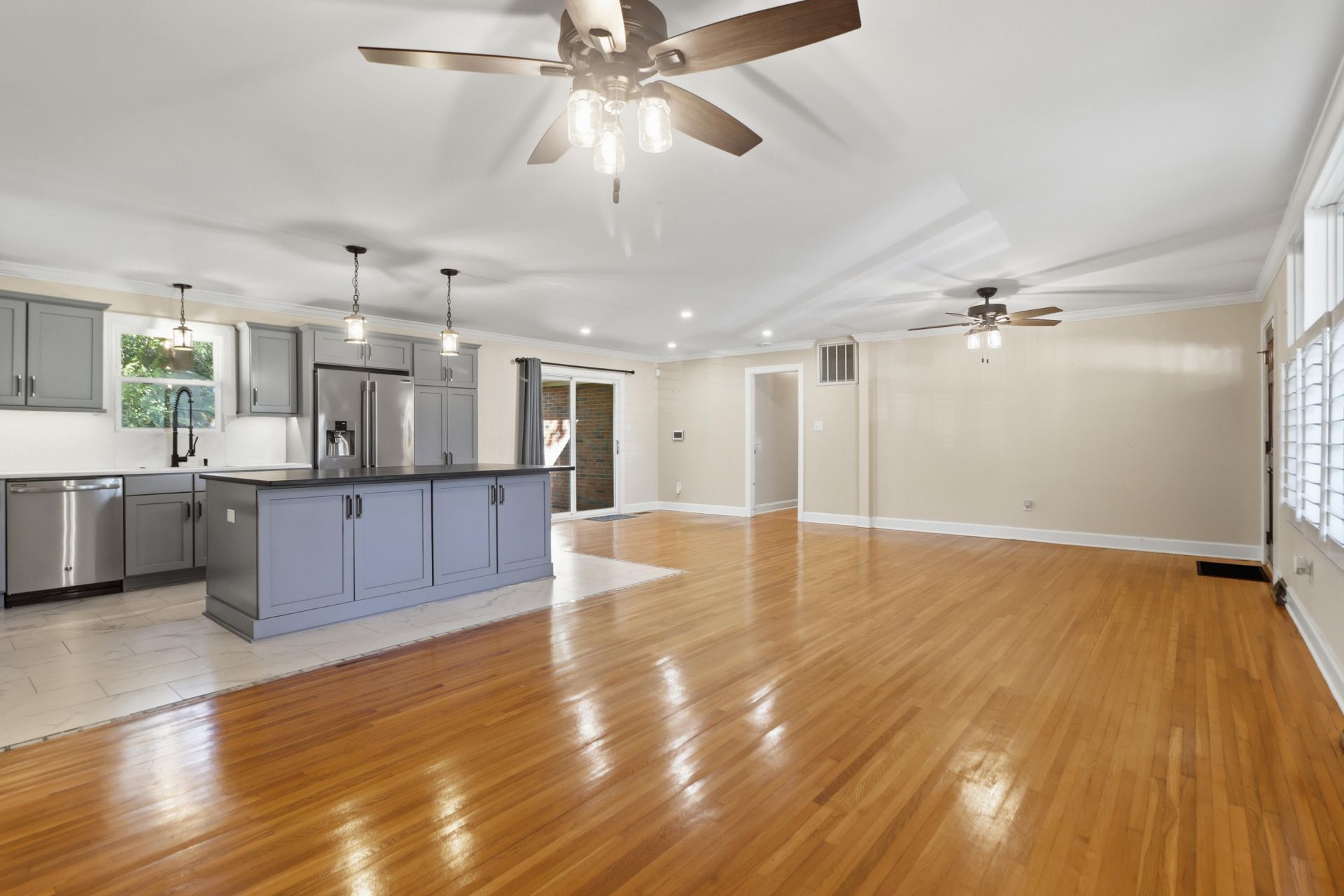 1815 Dunbarton Drive Photo 5