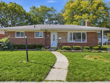 26665 Roan Avenue W, Macomb Township, Mi 48089