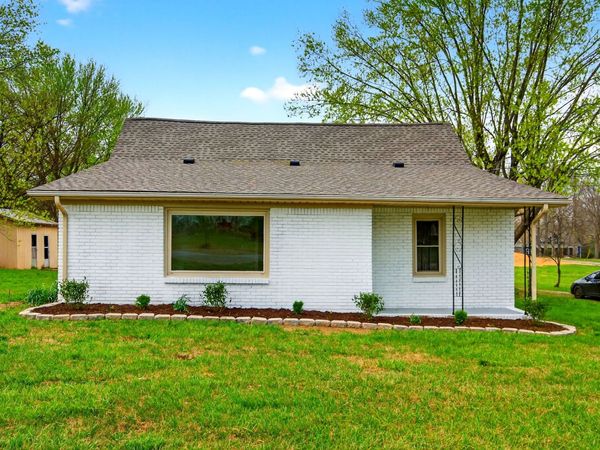 946 Clearview Rd , Cottontown, TN 37048