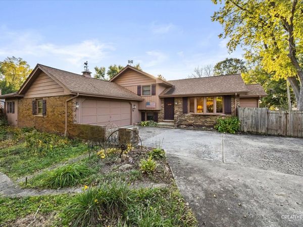 11S008 River Drive , Naperville, IL 60565