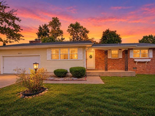 2211 E Mirabeau Street , Springfield, MO 65804