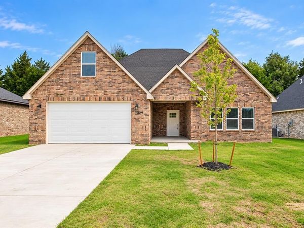 229 E Abbot Lane, Mustang, OK 73064
