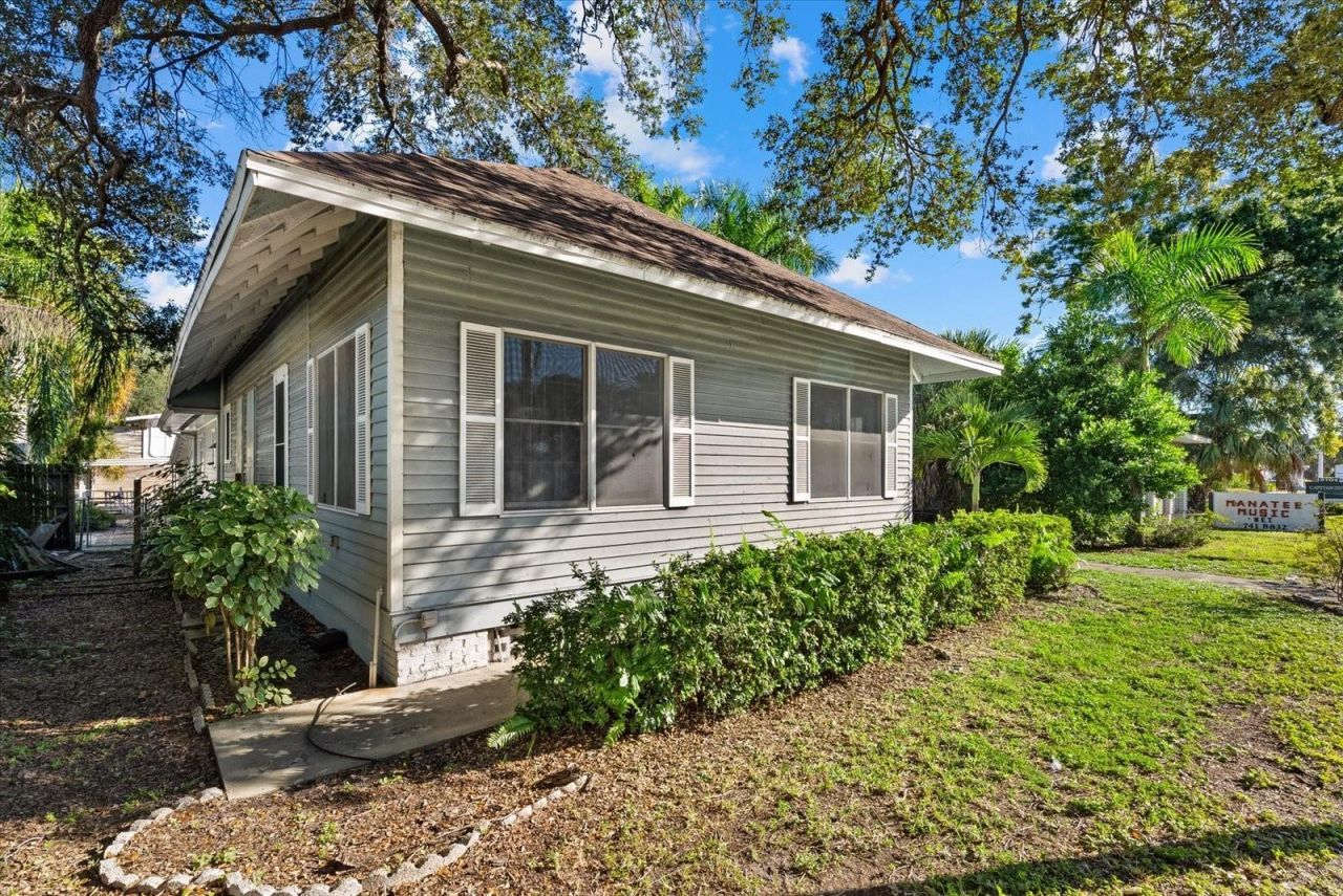 2714 Manatee Avenue W, Bradenton, FL 34205 Photo