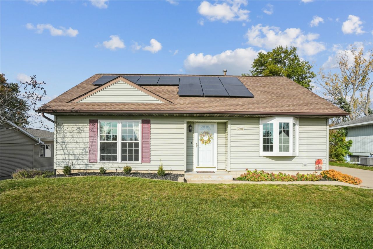 3804 Blue Mound Dr Ne, Cedar Rapids, IA 52402 Main Photo