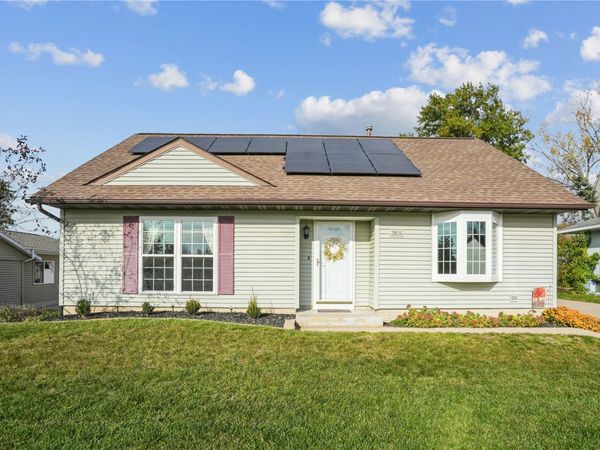 3804 Blue Mound Dr NE , Cedar Rapids, IA 52402