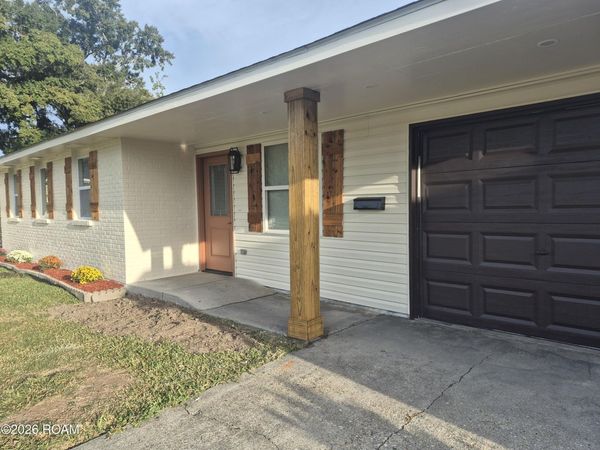 325 Arlington Court , Laplace, LA 70068