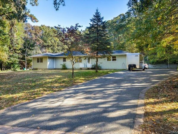 97 Ledgewood Drive , Smithtown, NY 11787