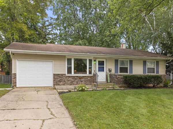 203 Lilac Lane, North Aurora, IL 60542