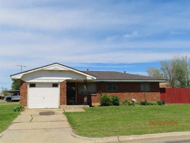 102 Baer Loaf, Moore, OK 73160 Main Photo