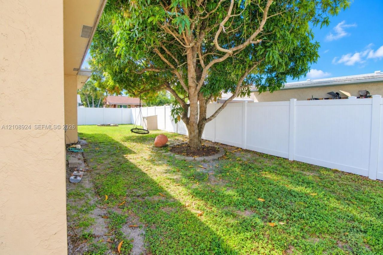 7607 NW 66th Ter , Tamarac, FL 33321 Photo