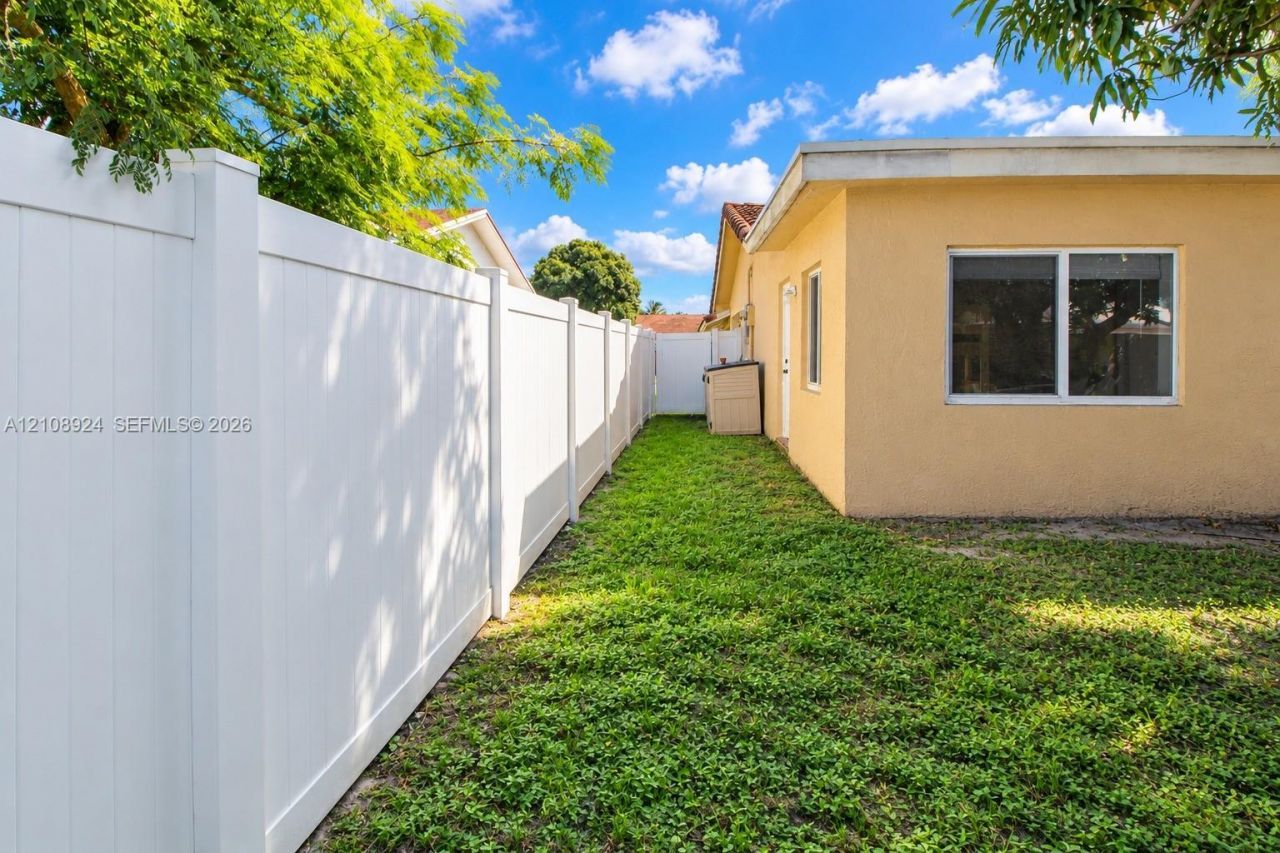 7607 NW 66th Ter , Tamarac, FL 33321 Photo