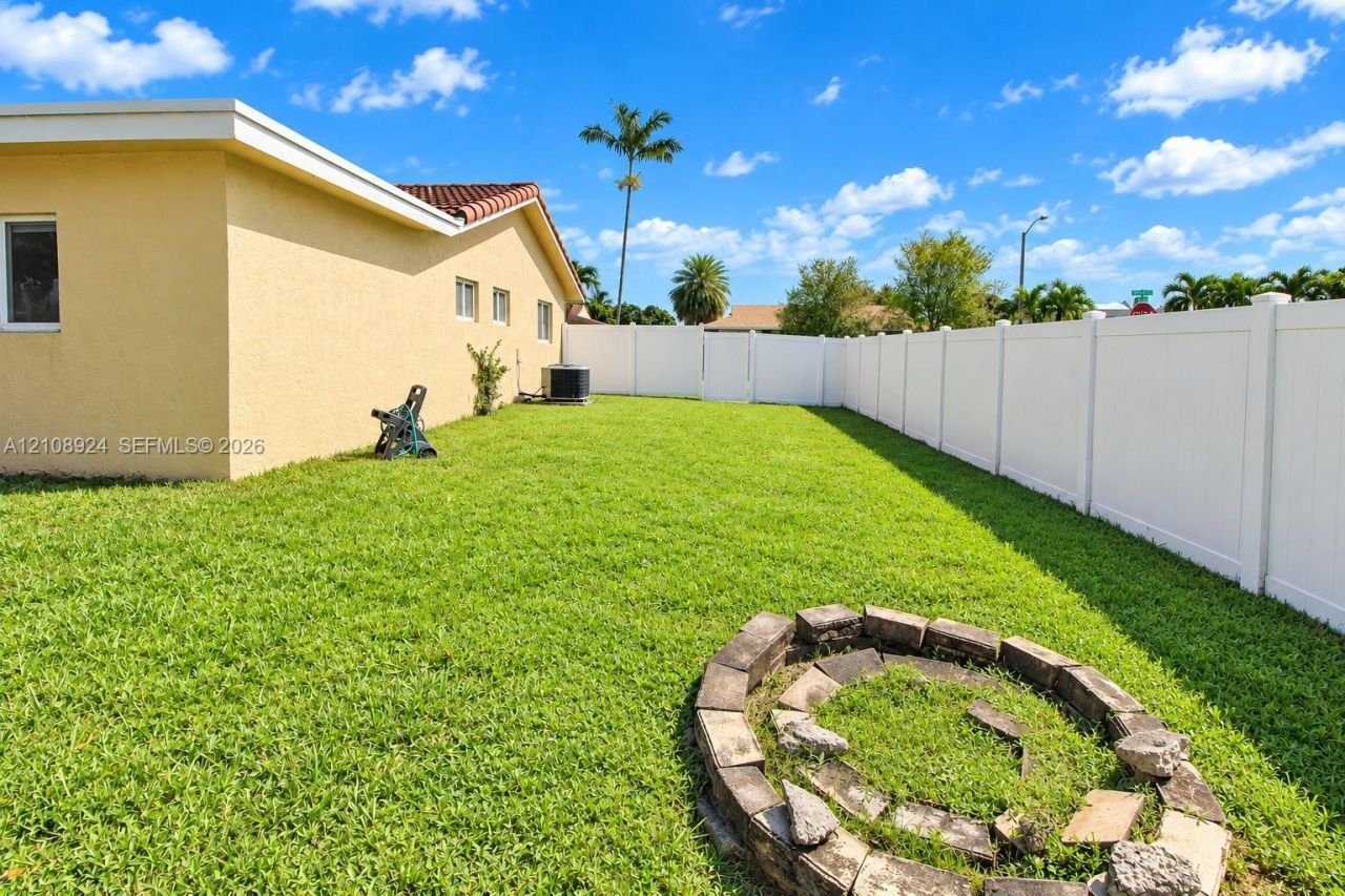 7607 NW 66th Ter , Tamarac, FL 33321 Photo