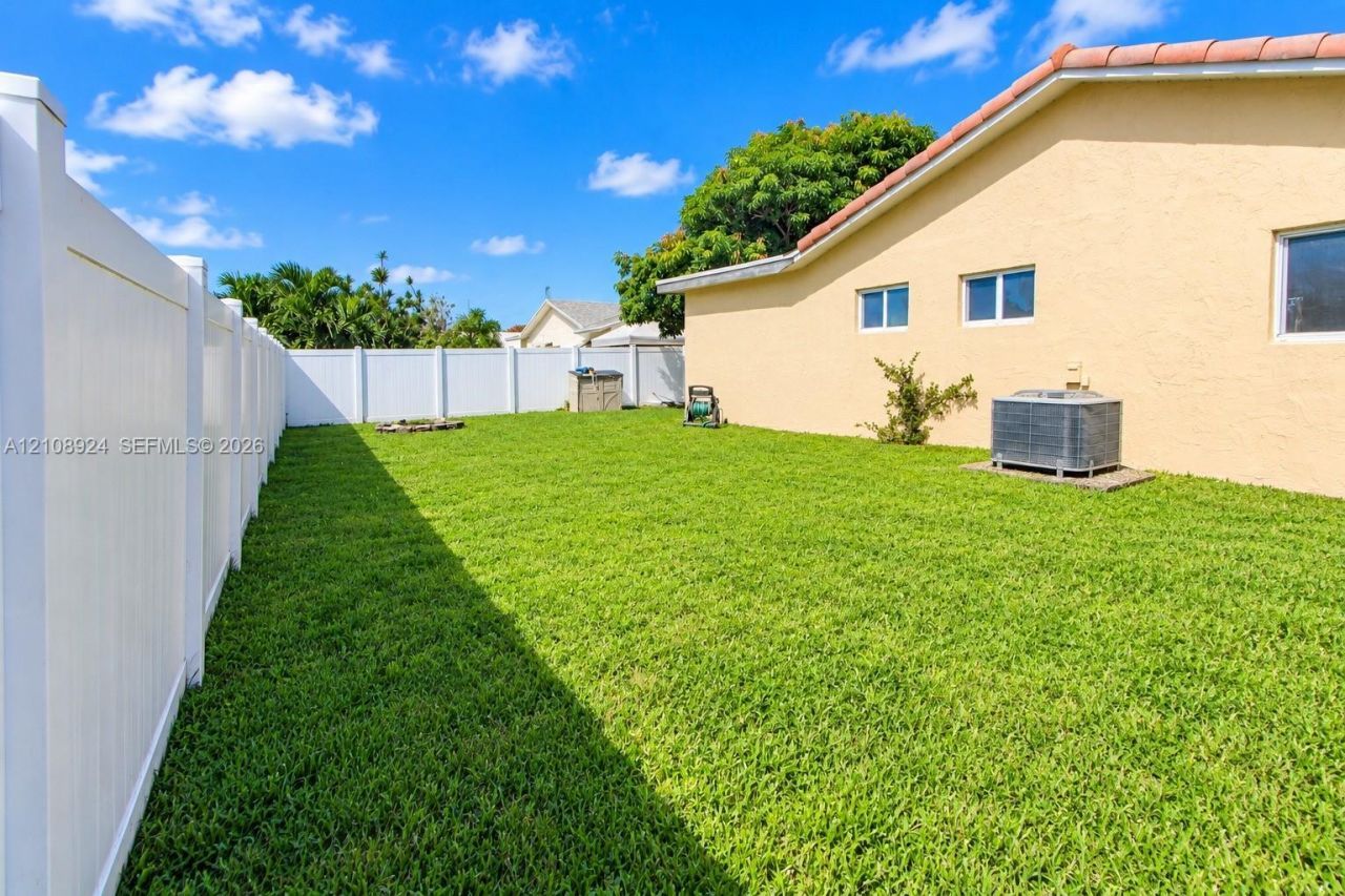 7607 NW 66th Ter , Tamarac, FL 33321 Photo