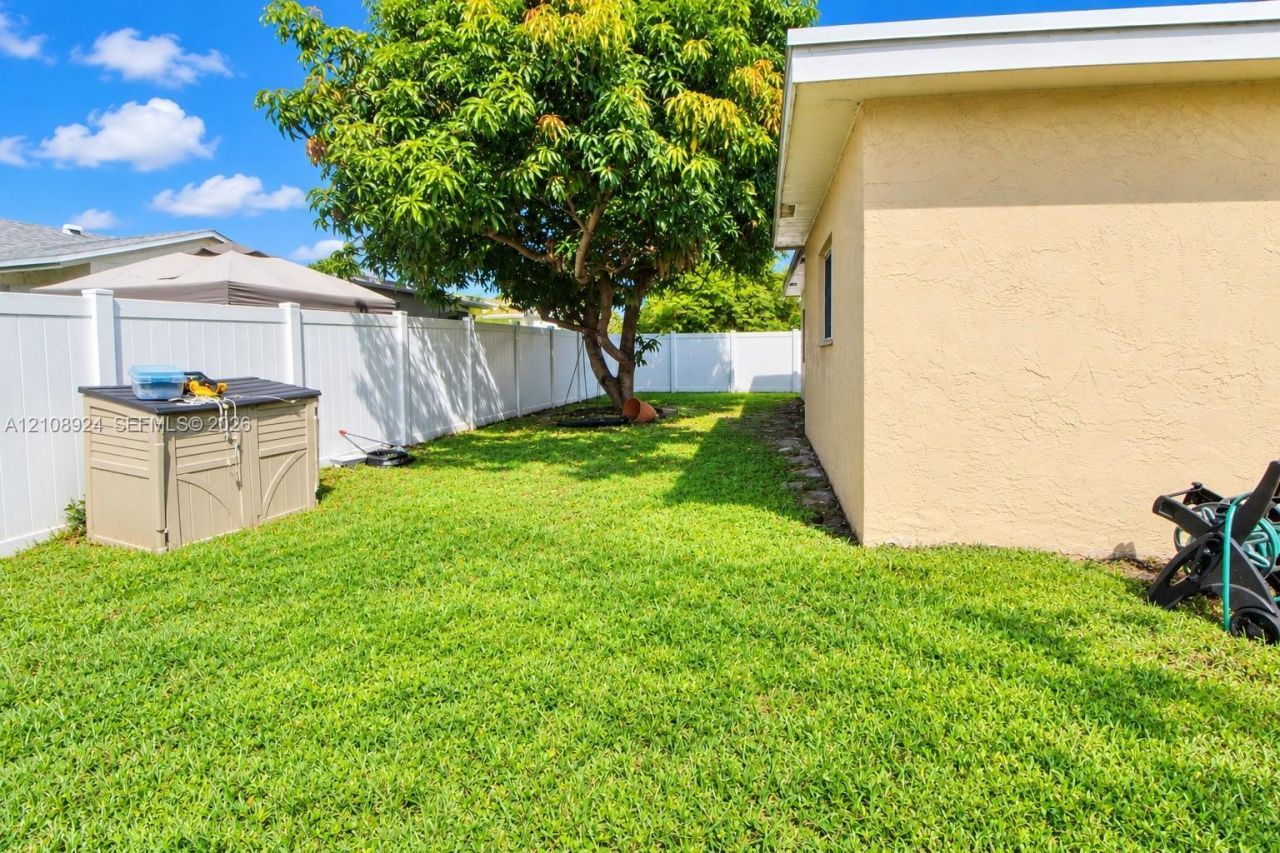 7607 NW 66th Ter , Tamarac, FL 33321 Photo