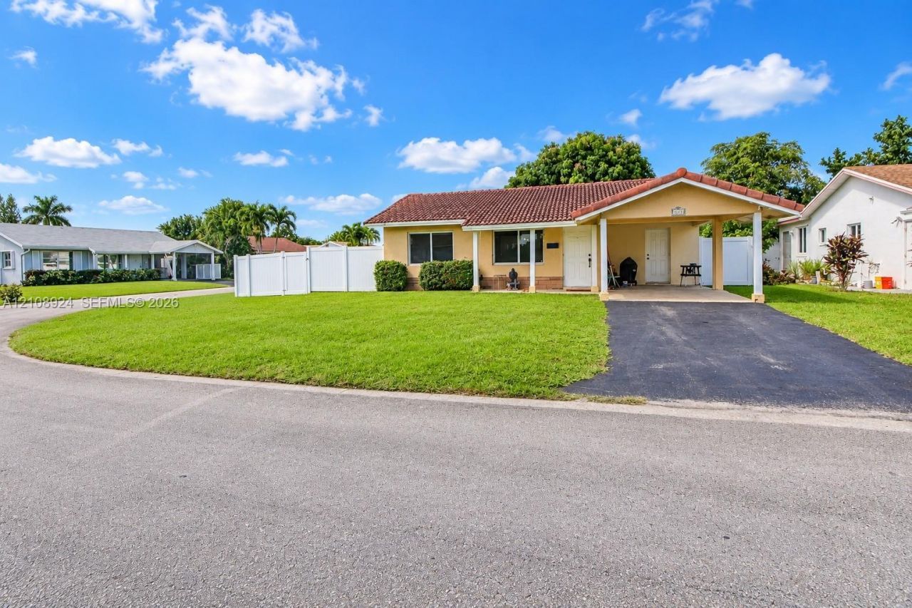 7607 NW 66th Ter , Tamarac, FL 33321 Photo