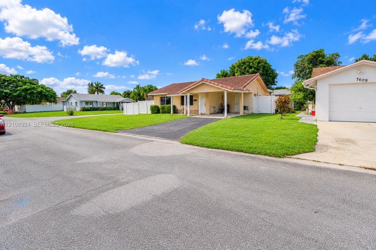 7607 NW 66th Ter , Tamarac, FL 33321 Photo