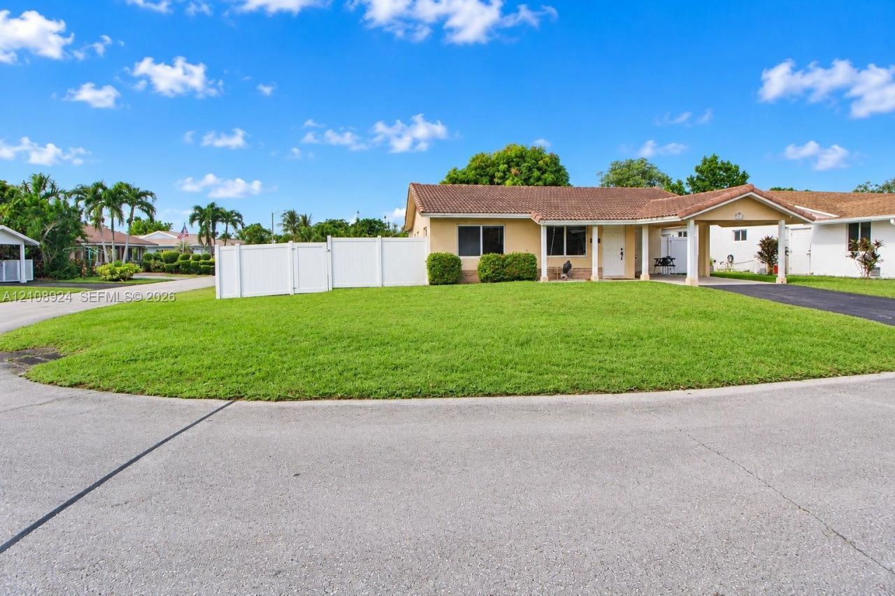7607 NW 66th Ter , Tamarac, FL 33321 Photo