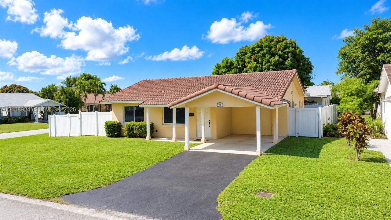 7607 NW 66th Ter , Tamarac, FL 33321 Photo