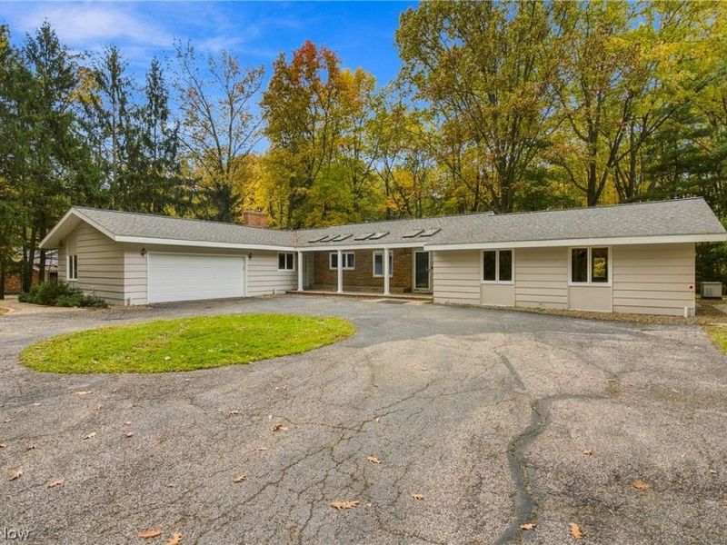 28400 S Woodland Road, Pepper Pike, OH 44124 Photo 2