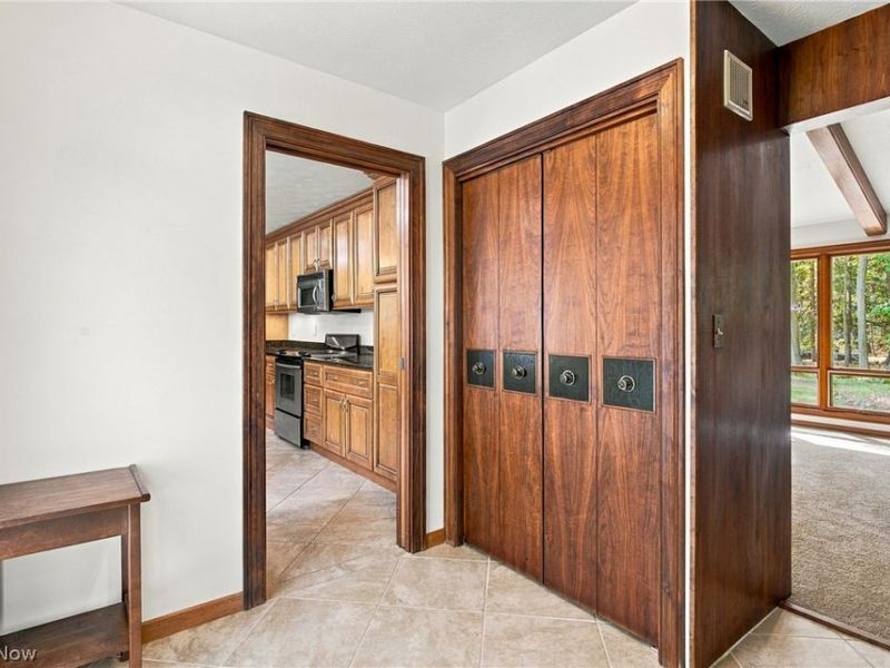 28400 S Woodland Road, Pepper Pike, OH 44124 Photo 5