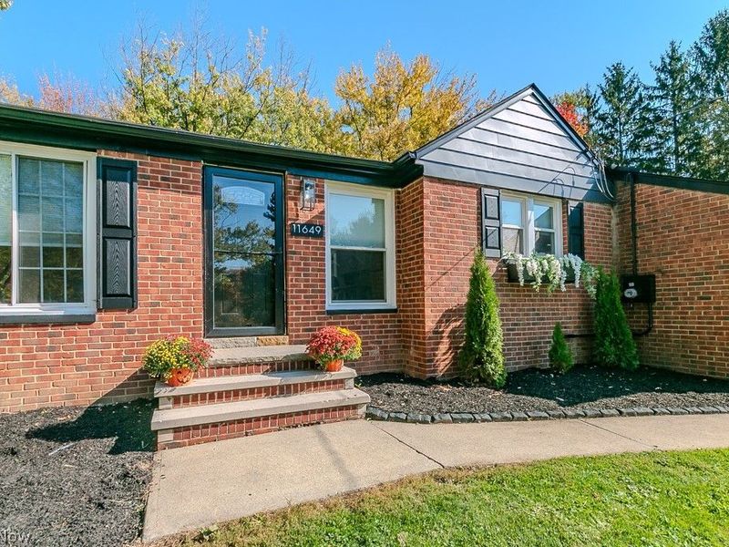 11649 E Hill Drive , Chesterland, OH 44026 Photo 3