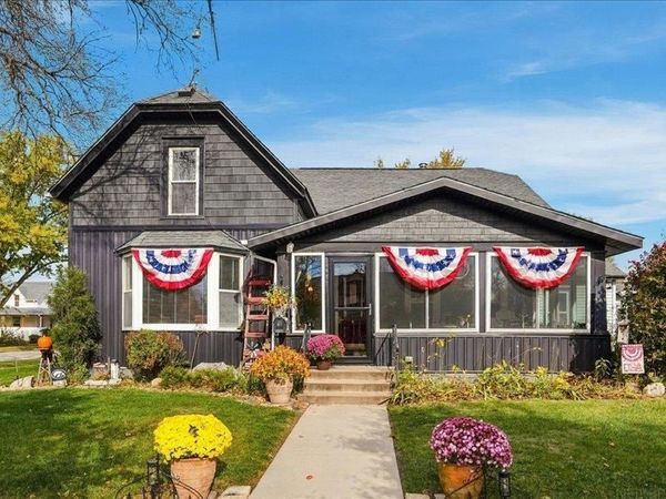 120 SW 2nd Ave. , Waverly, IA 50677