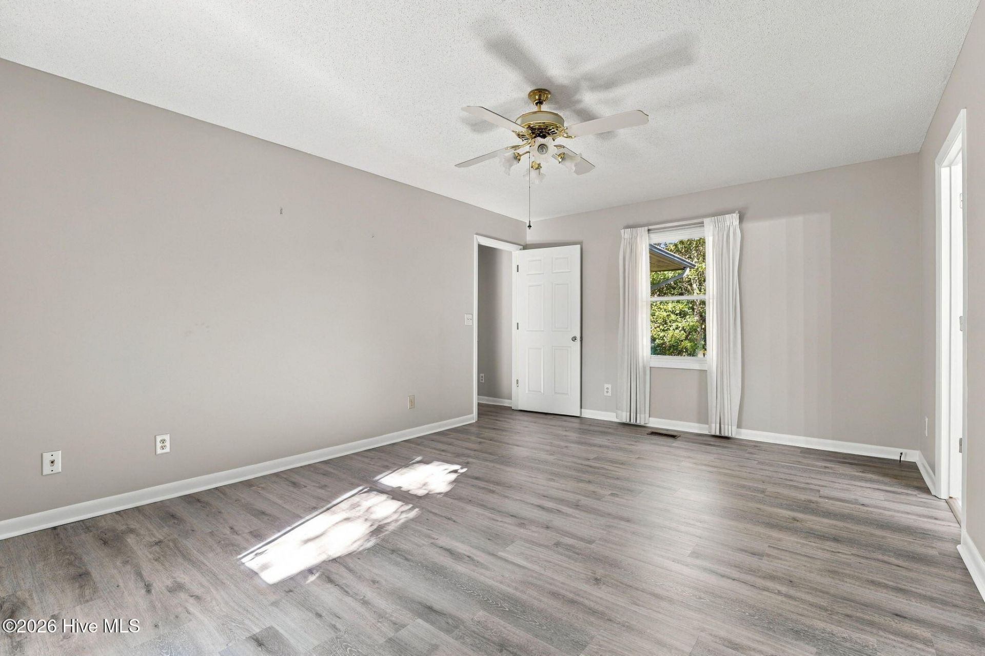 101 Swan Run Court  Photo 32