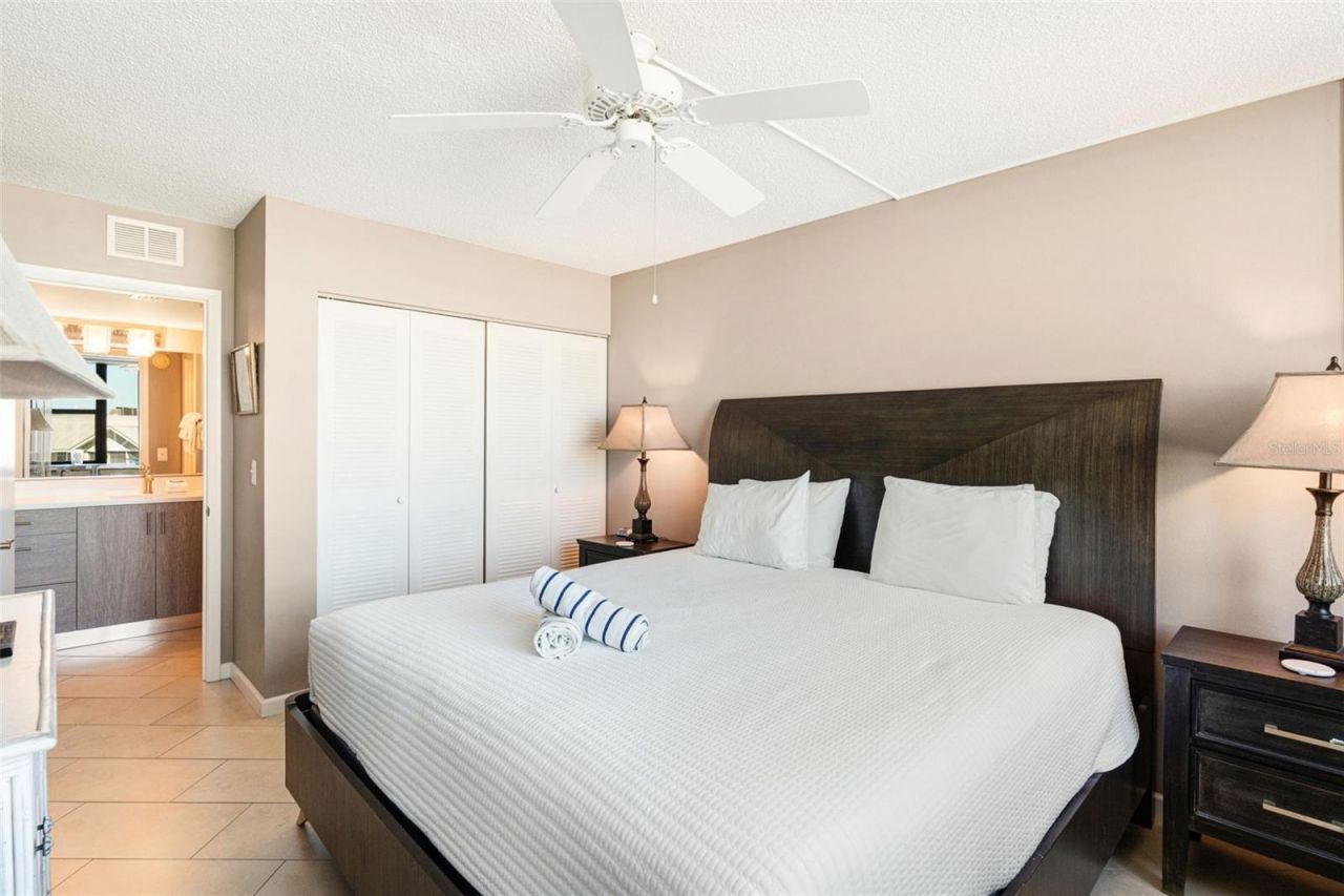 5855 Midnight Pass Road , Unit 611, Sarasota, FL 34242 Photo