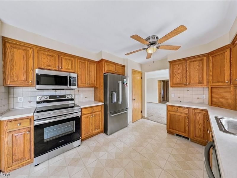 13917 Settlement Acres Drive, Brook Park, OH 44142 Photo 17