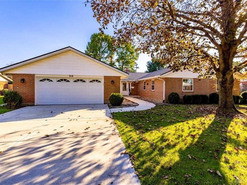 319 Beechgrove Drive, Englewood, OH 45322 Photo 2