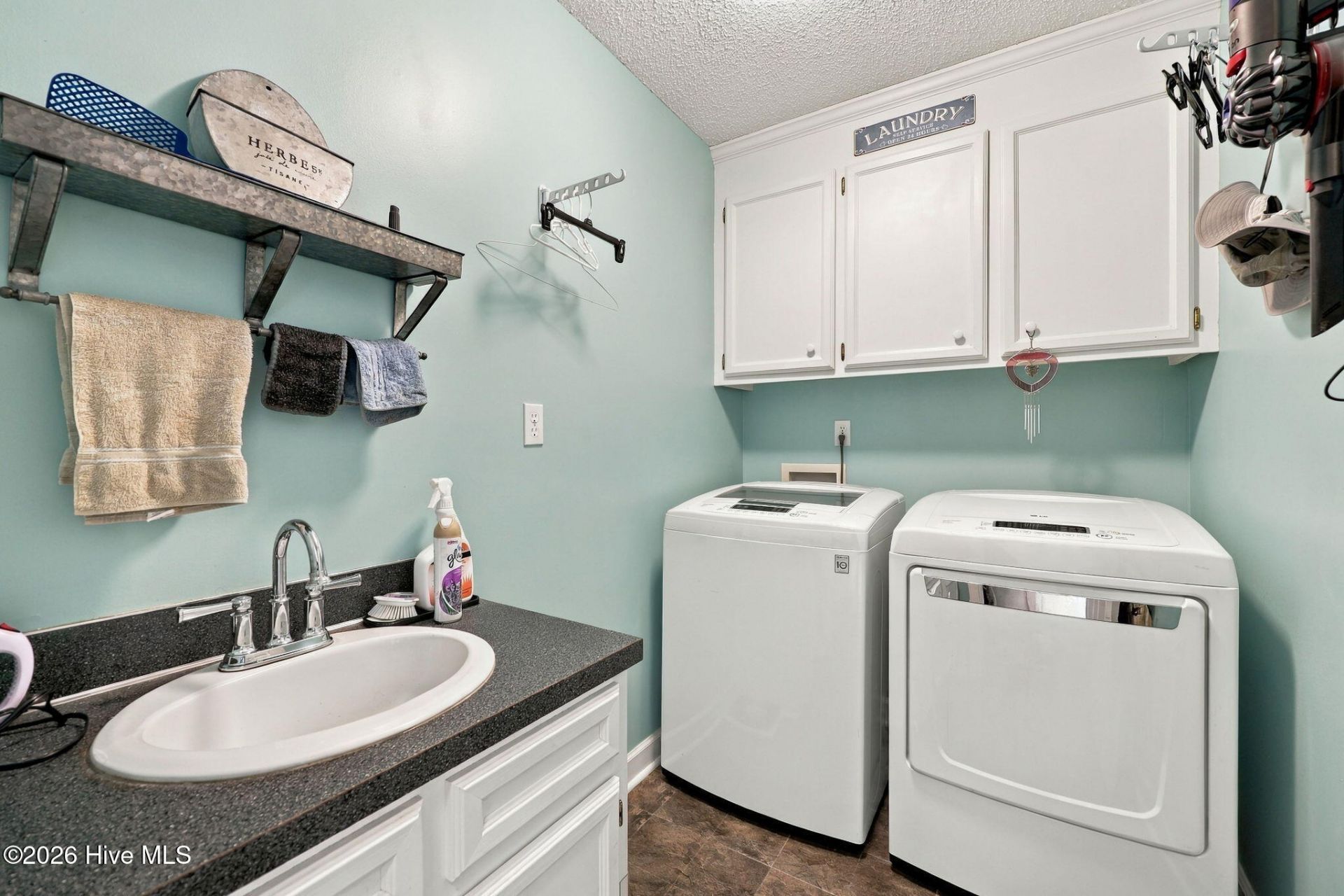 657 Winterfield Drive  Photo 32