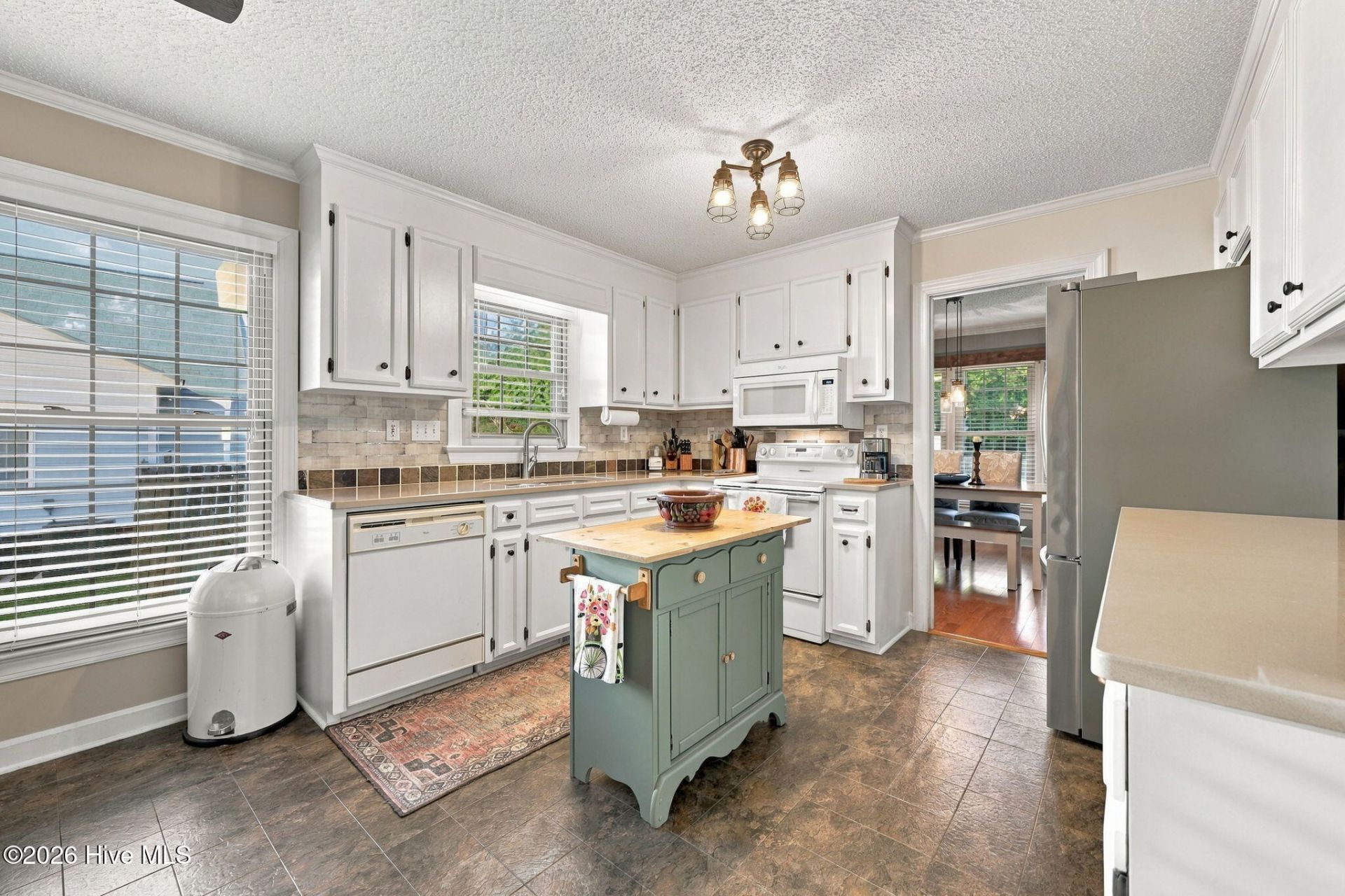 657 Winterfield Drive  Photo 4