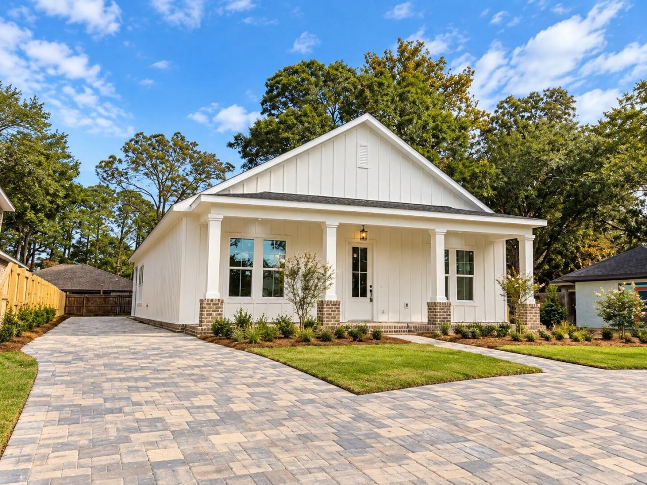 28 B Meigs Drive, Shalimar, FL 32579 Main Photo